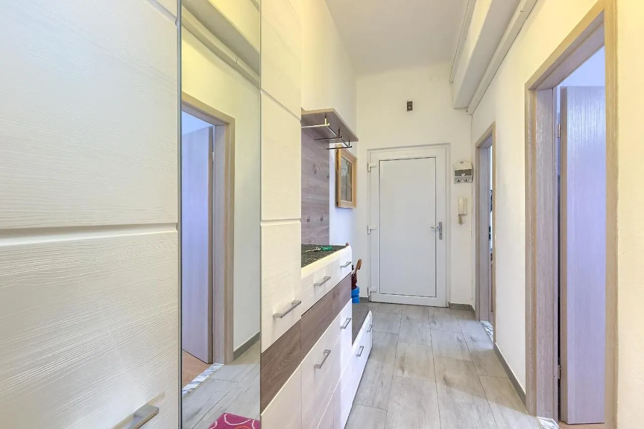 Aida Pula Apartment 0*,
