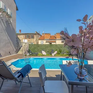Deluxe Gladiators House - Parking Included Apartment